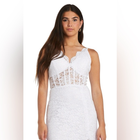 Plus Dress - Picture 3 of 10